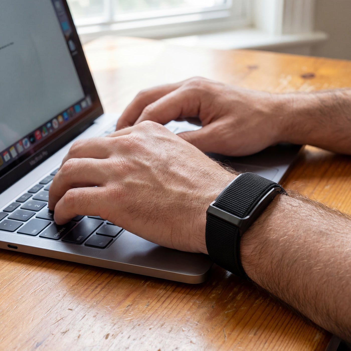 Omni Band 2.0 au poignet pendant le travail quotidien